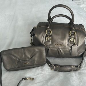 Coach purse and wallet matching set. Used very good condition.